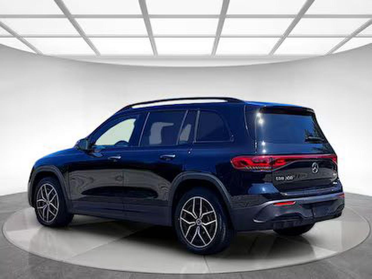 MERCEDES-BENZ EQB 300 4MATIC