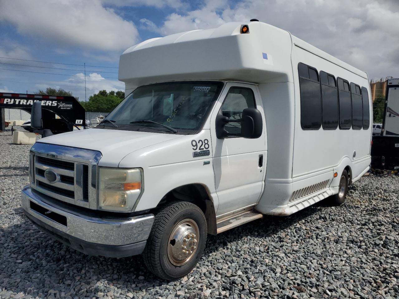 FORD ECONOLINE E450 SUPER DUTY CUTAWAY VAN