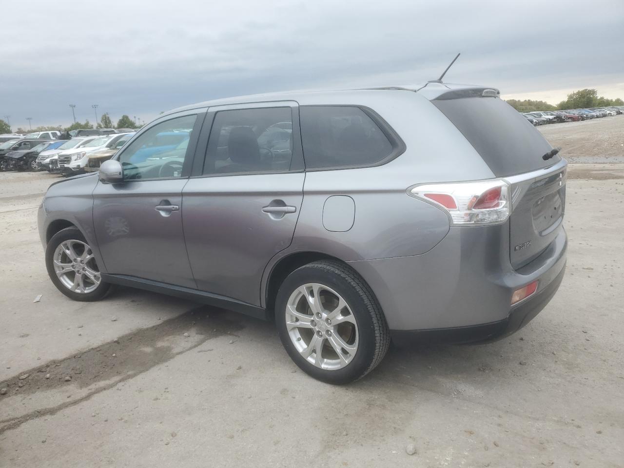 MITSUBISHI OUTLANDER SE
