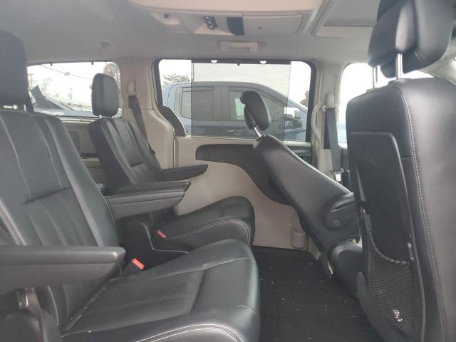 2016 CHRYSLER TOWN & COU - 2C4RC1CG3GR261121