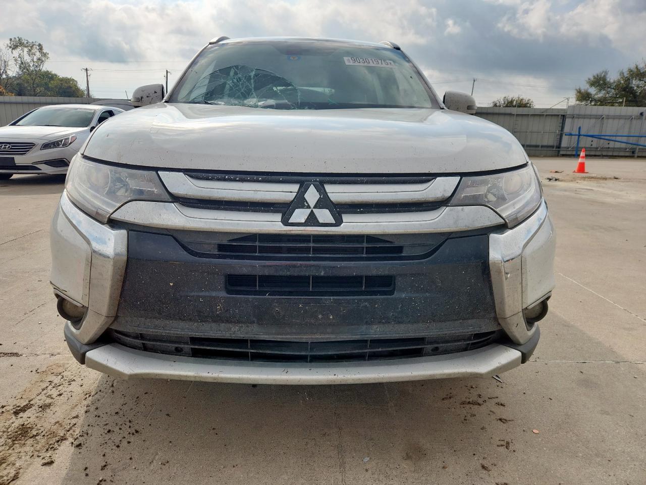 MITSUBISHI OUTLANDER SE