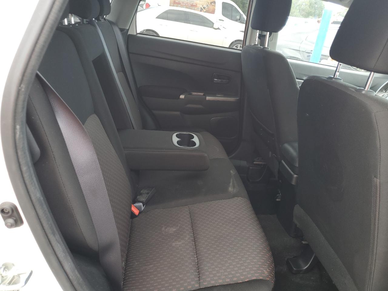 MITSUBISHI OUTLANDER ES