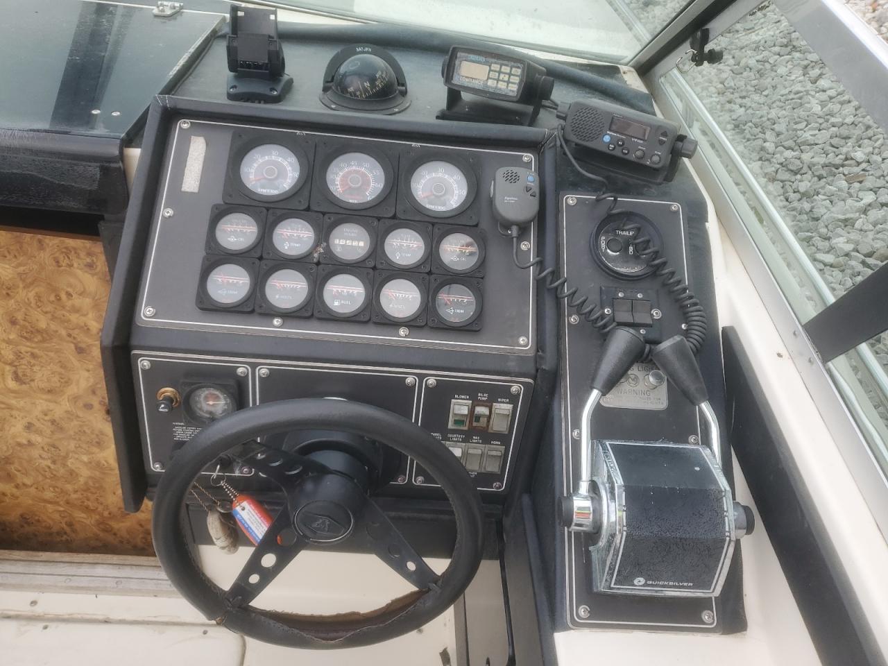 Lot #3274648812 1985 FORMULA BOAT