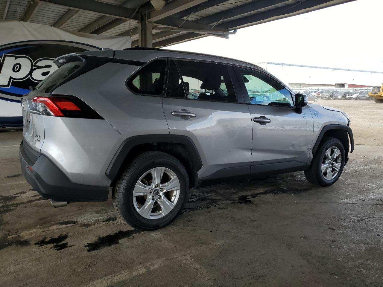 Lot #3308356367 2020 TOYOTA RAV4 XLE