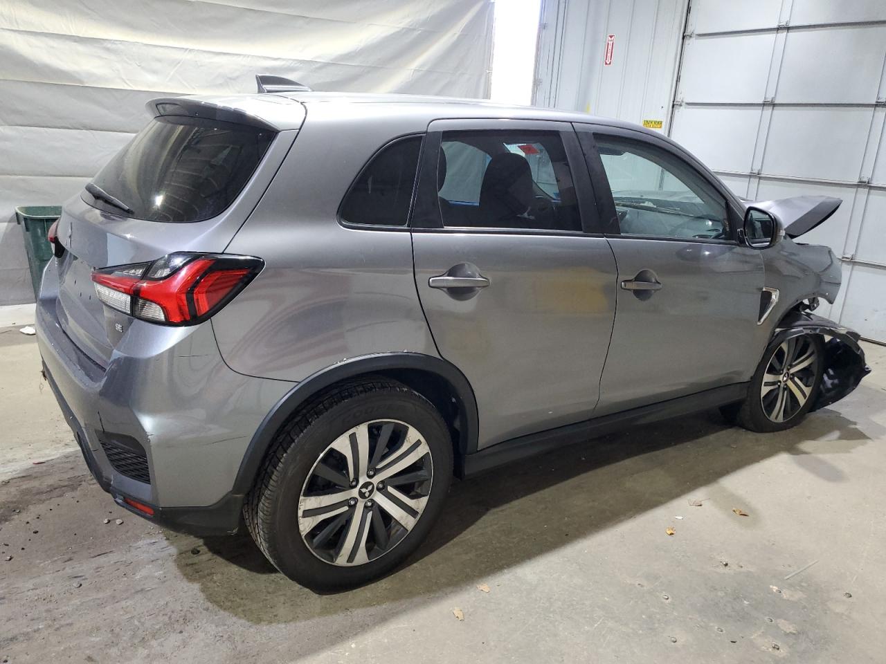 MITSUBISHI OUTLANDER SE