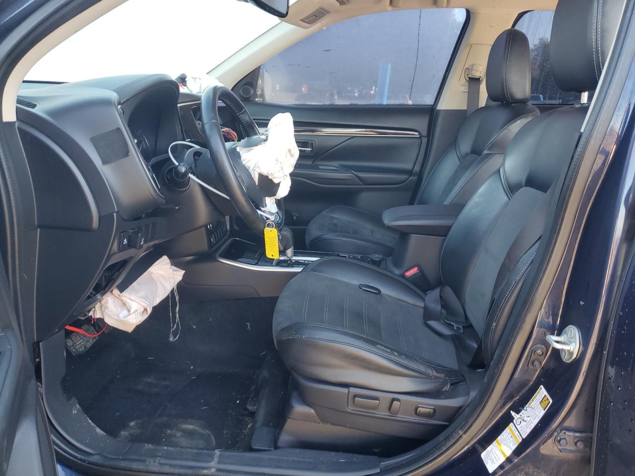 MITSUBISHI OUTLANDER SE