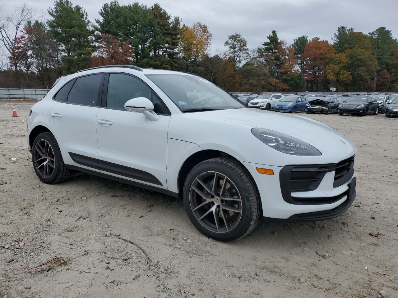 PORSCHE MACAN BASE