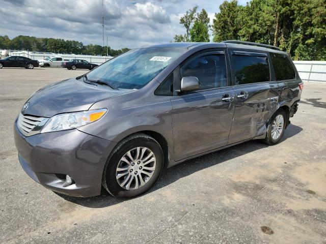 2017 TOYOTA SIENNA XLE #3278731630