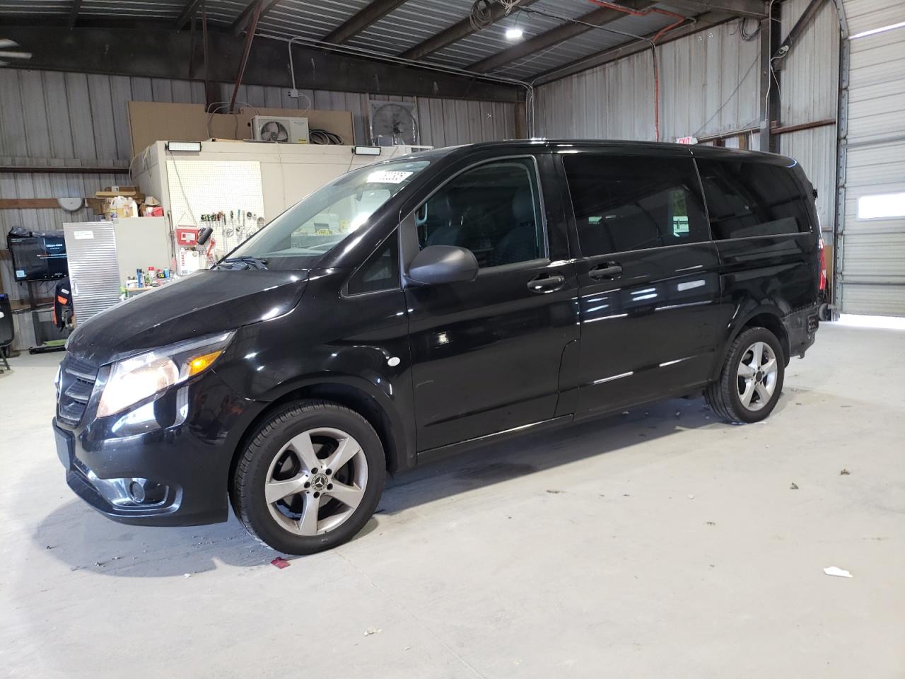 MERCEDES-BENZ METRIS