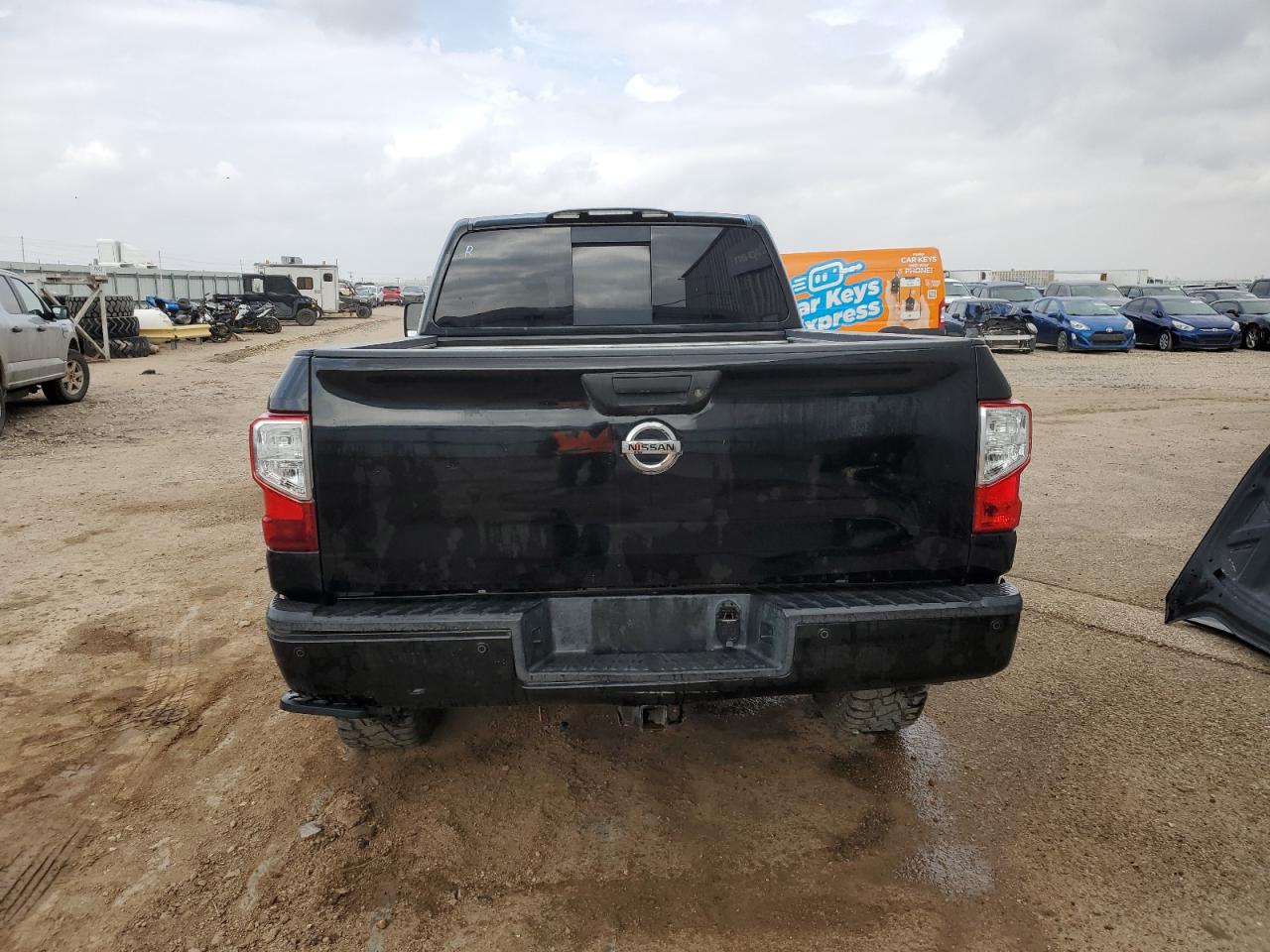 NISSAN TITAN SL