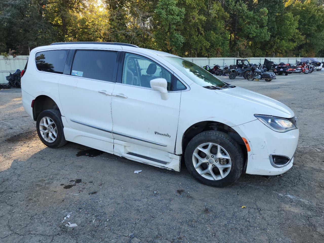 CHRYSLER PACIFICA TOURING L