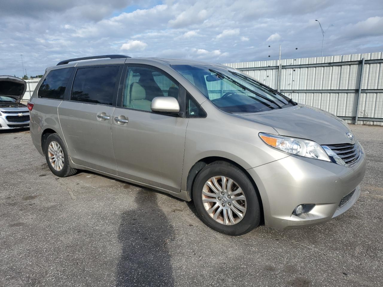 TOYOTA SIENNA XLE