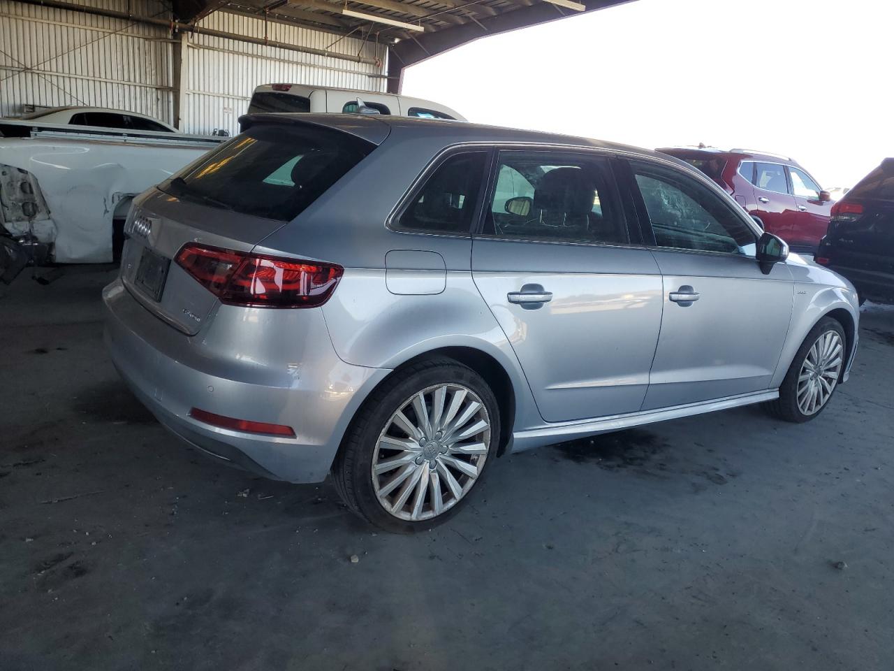 AUDI A3 E-TRON PREMIUM PLUS