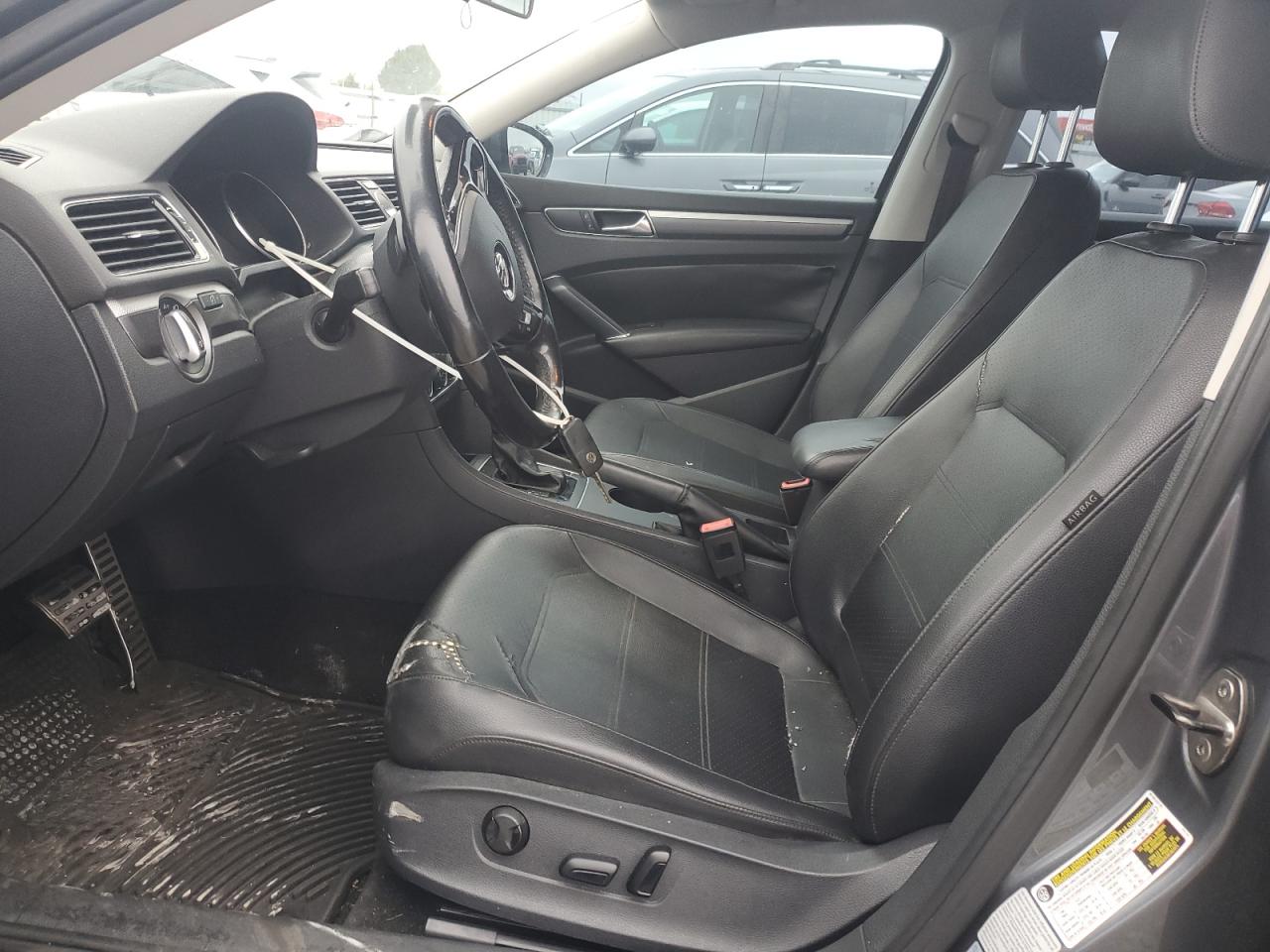 VOLKSWAGEN PASSAT R-LINE