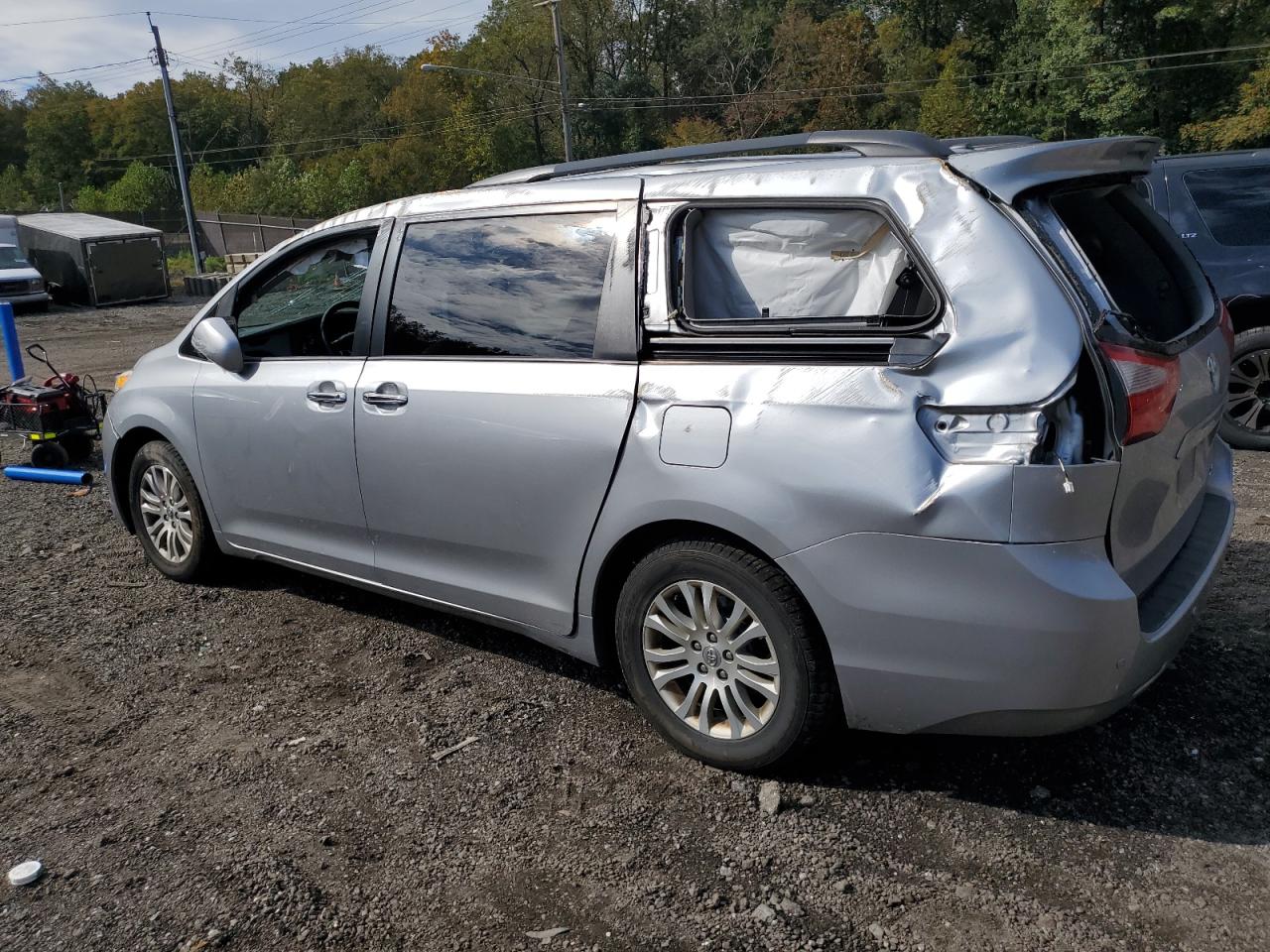 TOYOTA SIENNA XLE