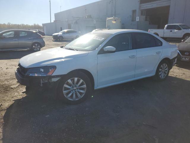 2015 VOLKSWAGEN PASSAT S - 1VWAS7A31FC016177