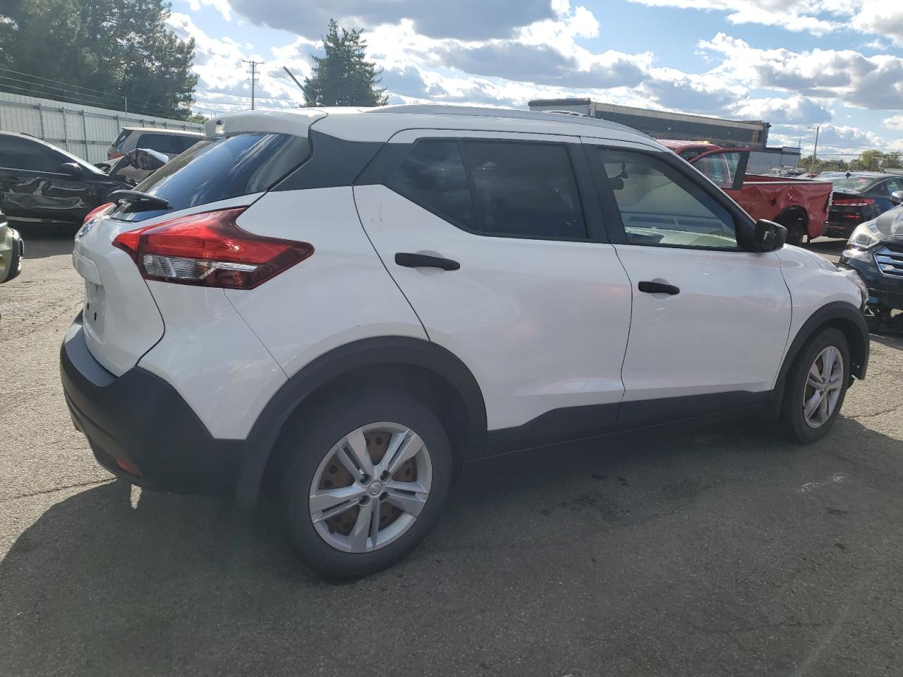 NISSAN KICKS S