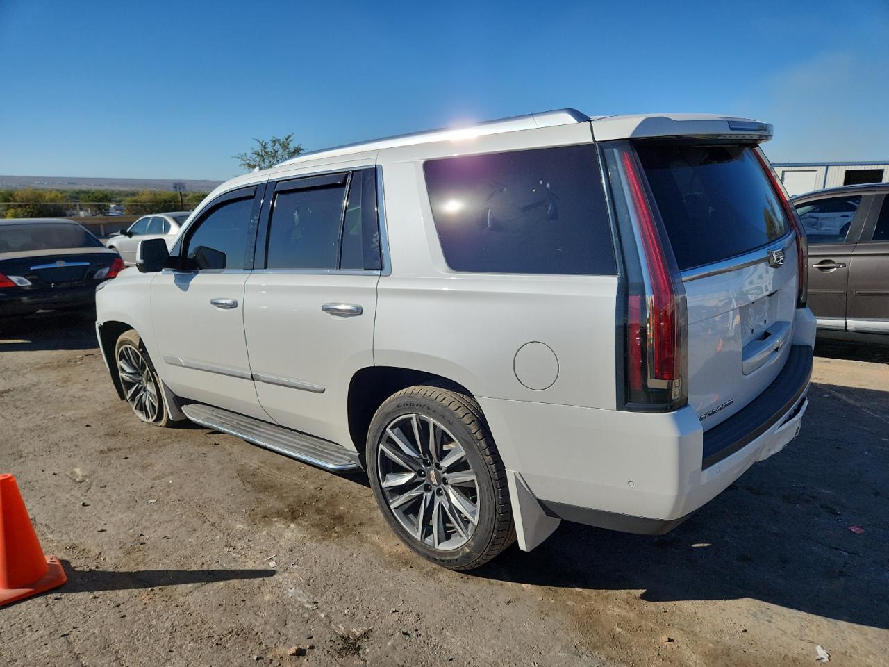 CADILLAC ESCALADE LUXURY