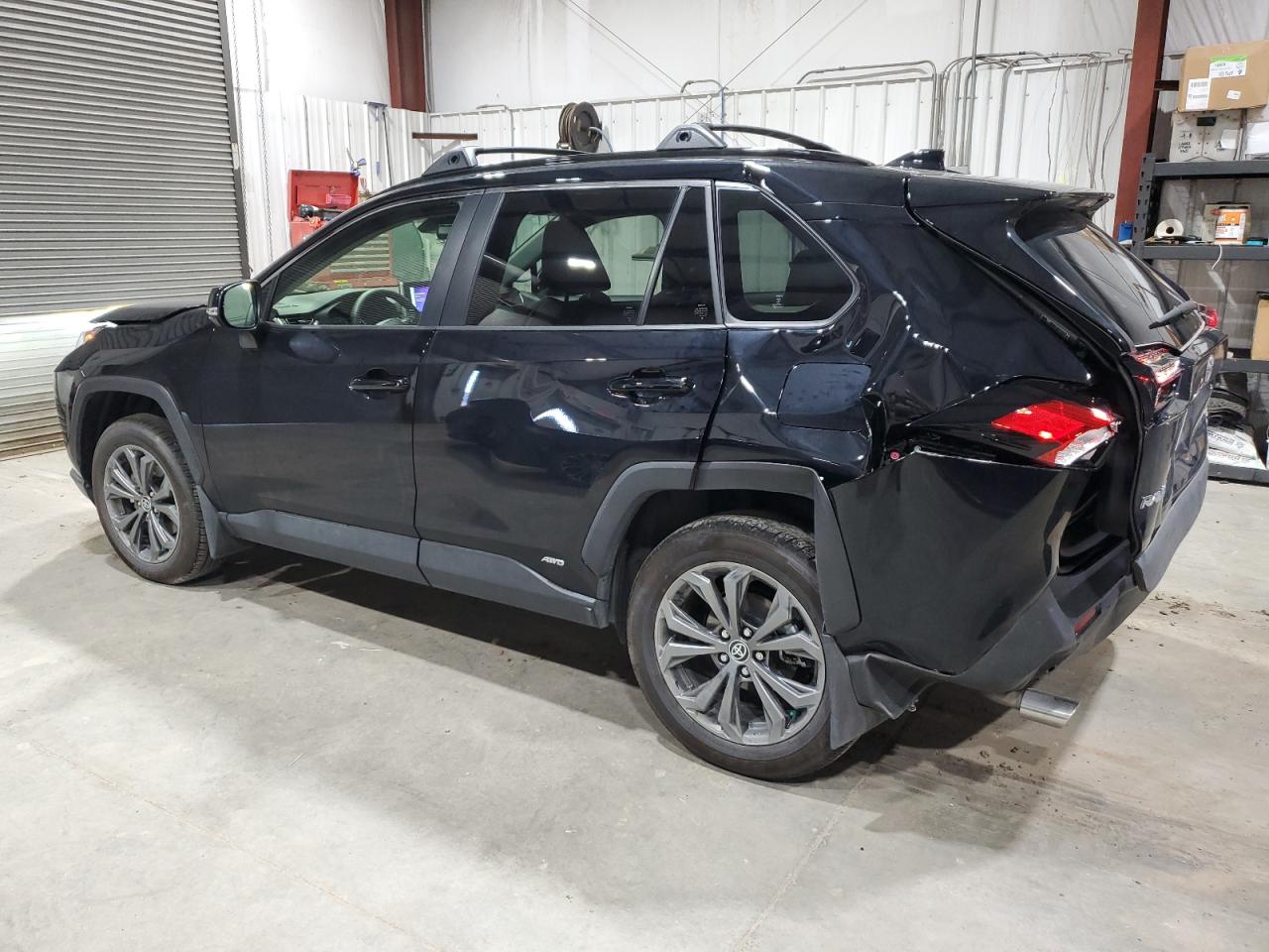 TOYOTA RAV4 XLE PREMIUM