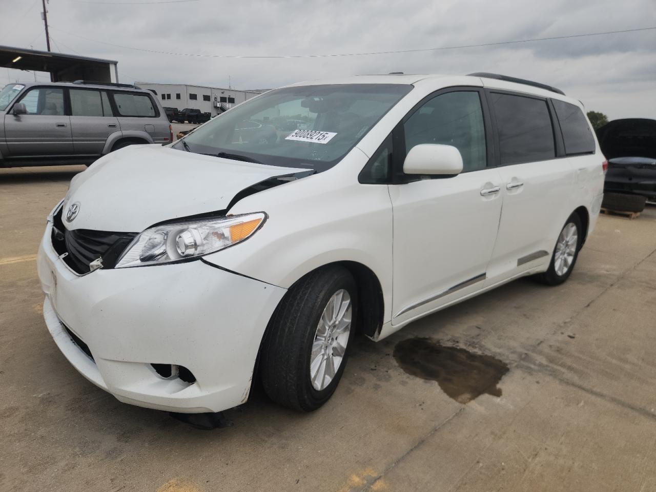 TOYOTA SIENNA XLE