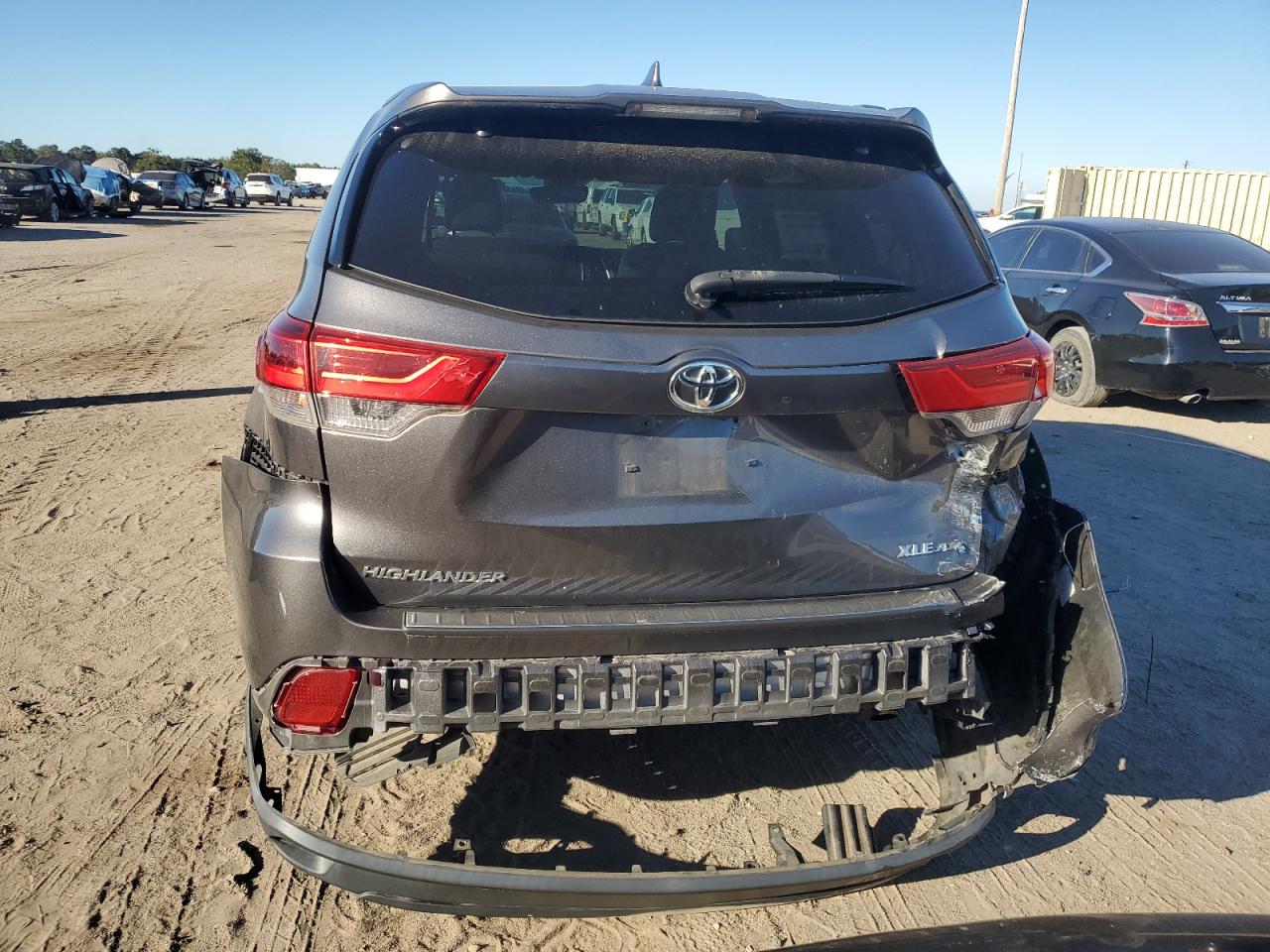 TOYOTA HIGHLANDER SE