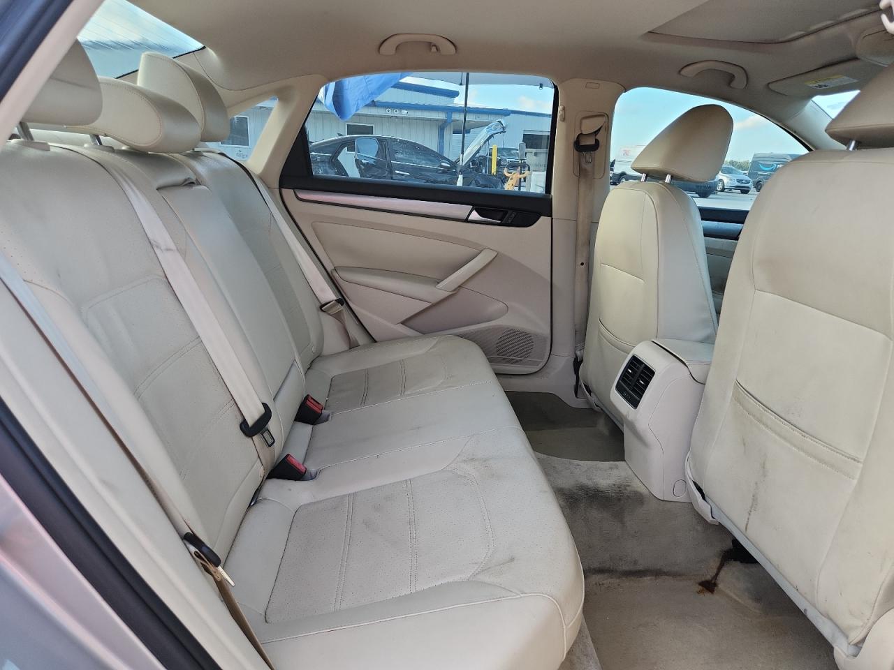 VOLKSWAGEN PASSAT SE