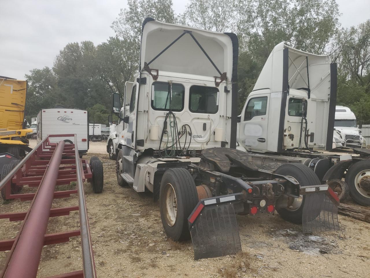 Lot #3266057331 2018 FREIGHTLINER CASCADIA 1