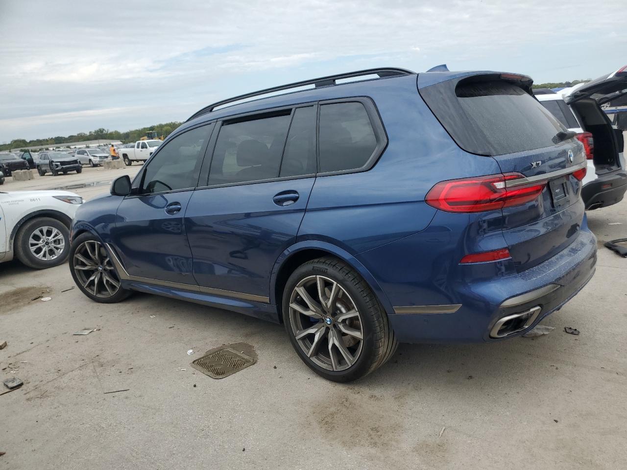 BMW X7 M50I