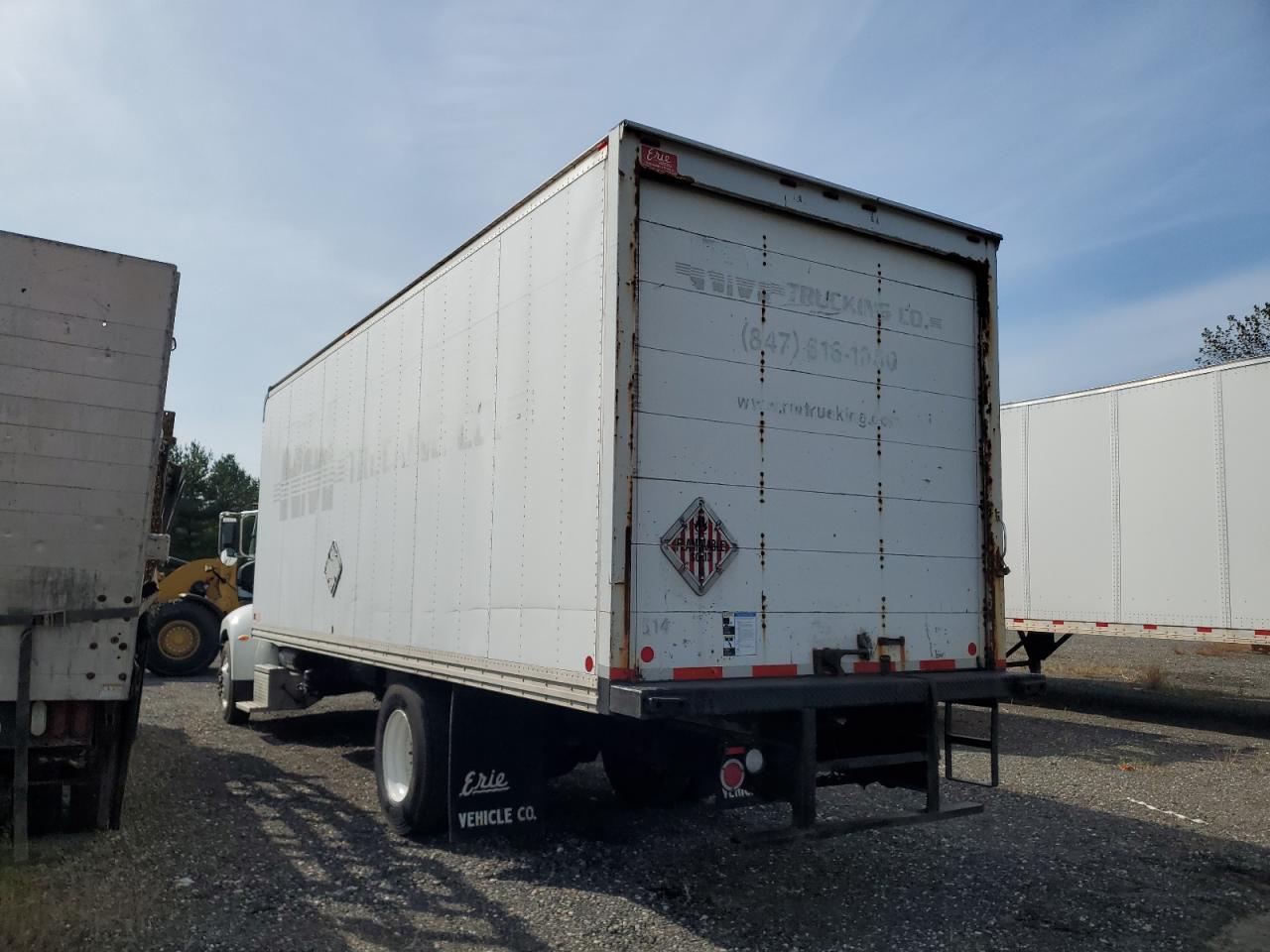 Lot #3265012917 2016 PETERBILT 337