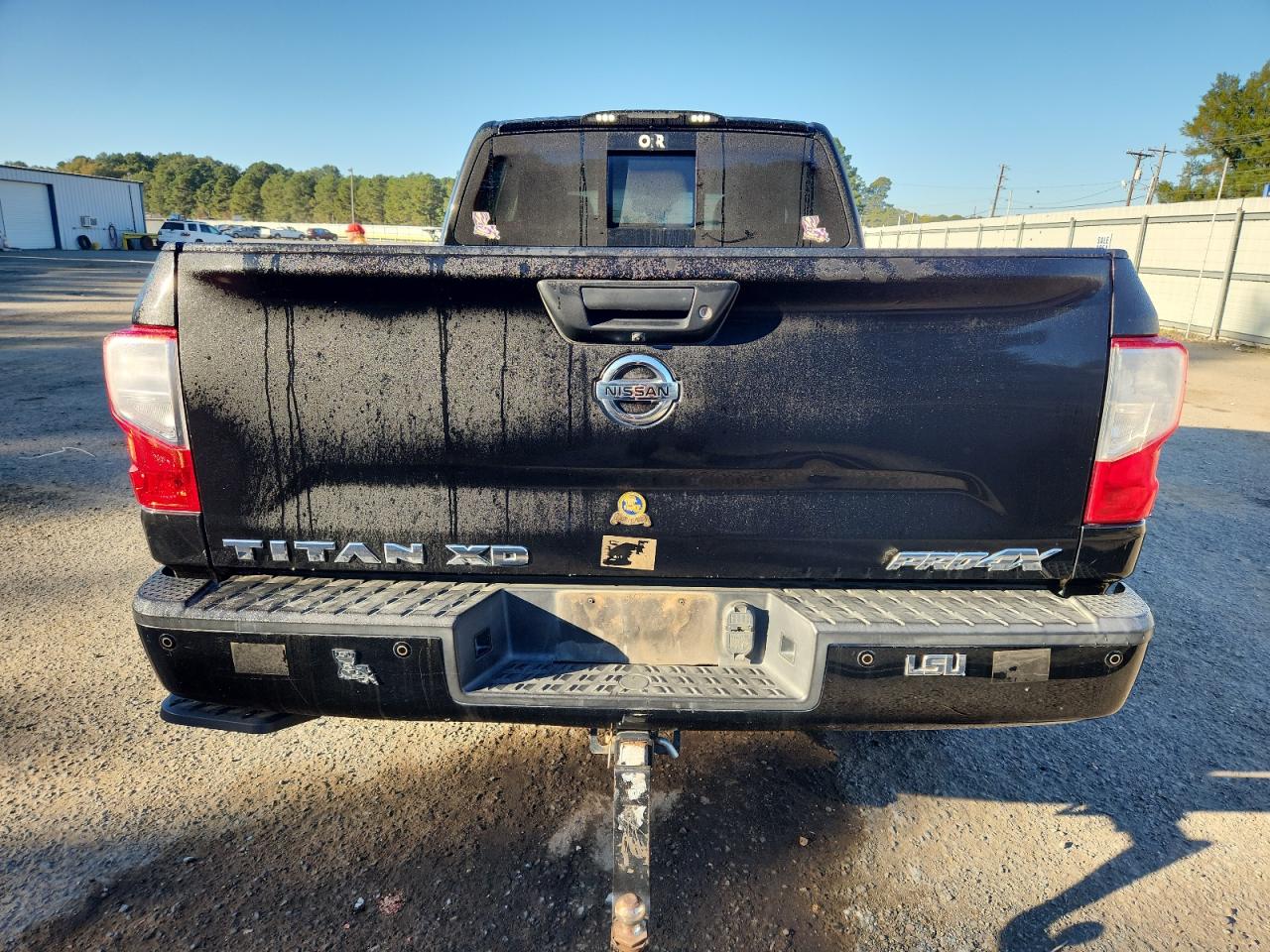 NISSAN TITAN SL