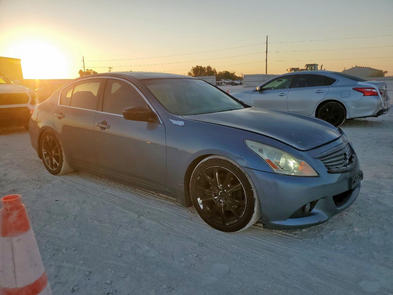 INFINITI G37 BASE