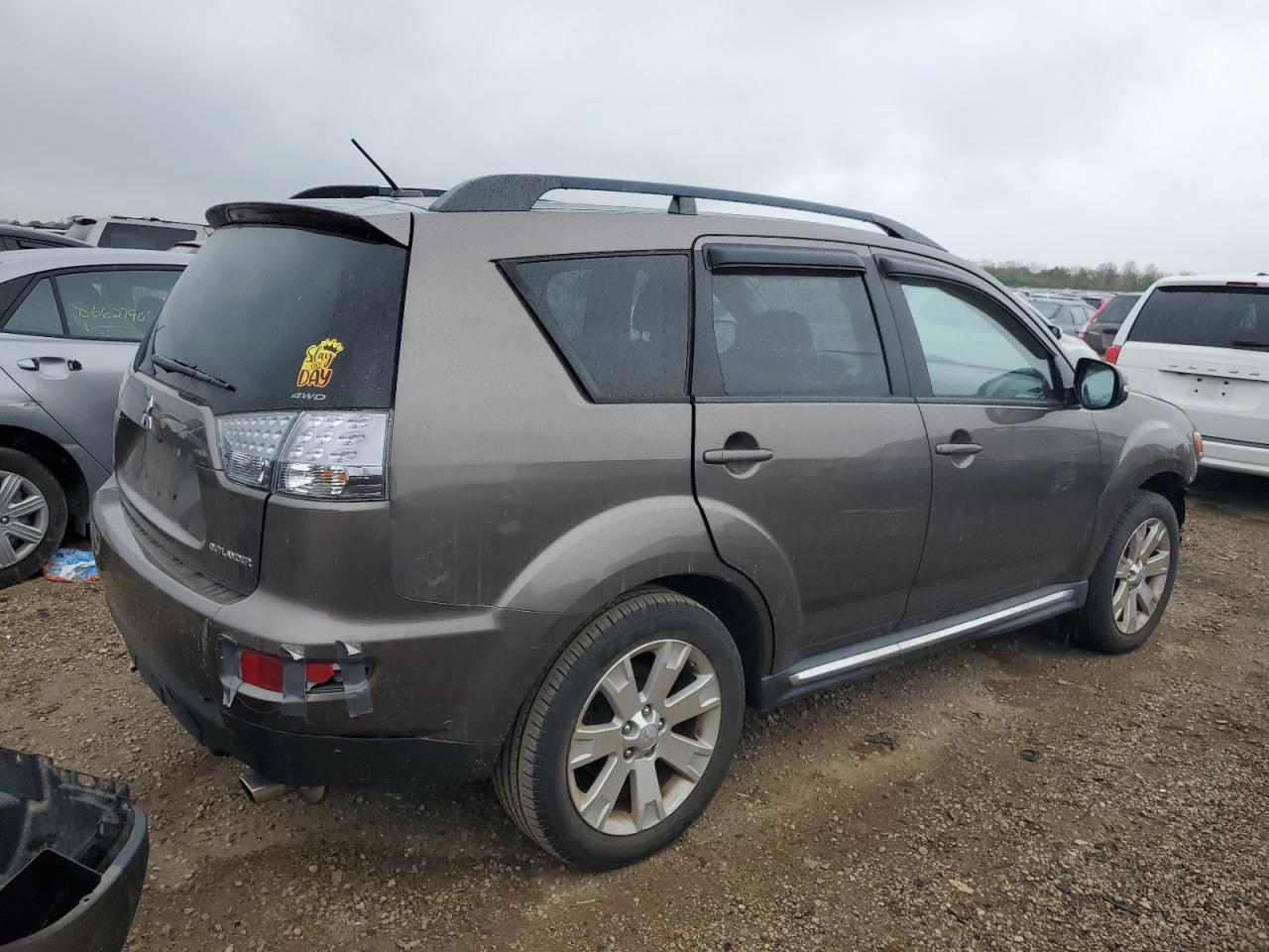 MITSUBISHI OUTLANDER SE