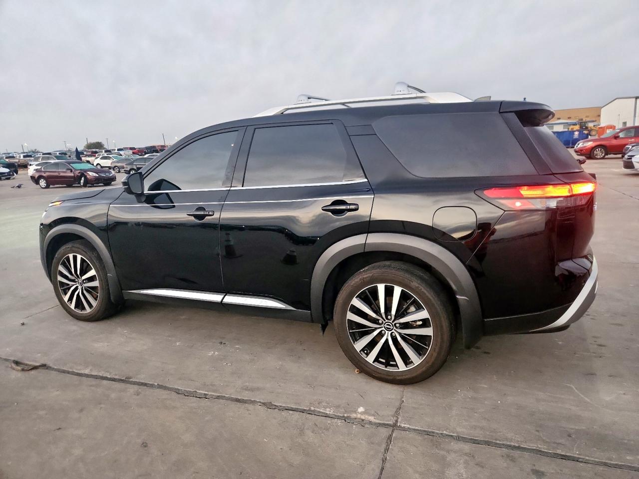 NISSAN PATHFINDER PLATINUM