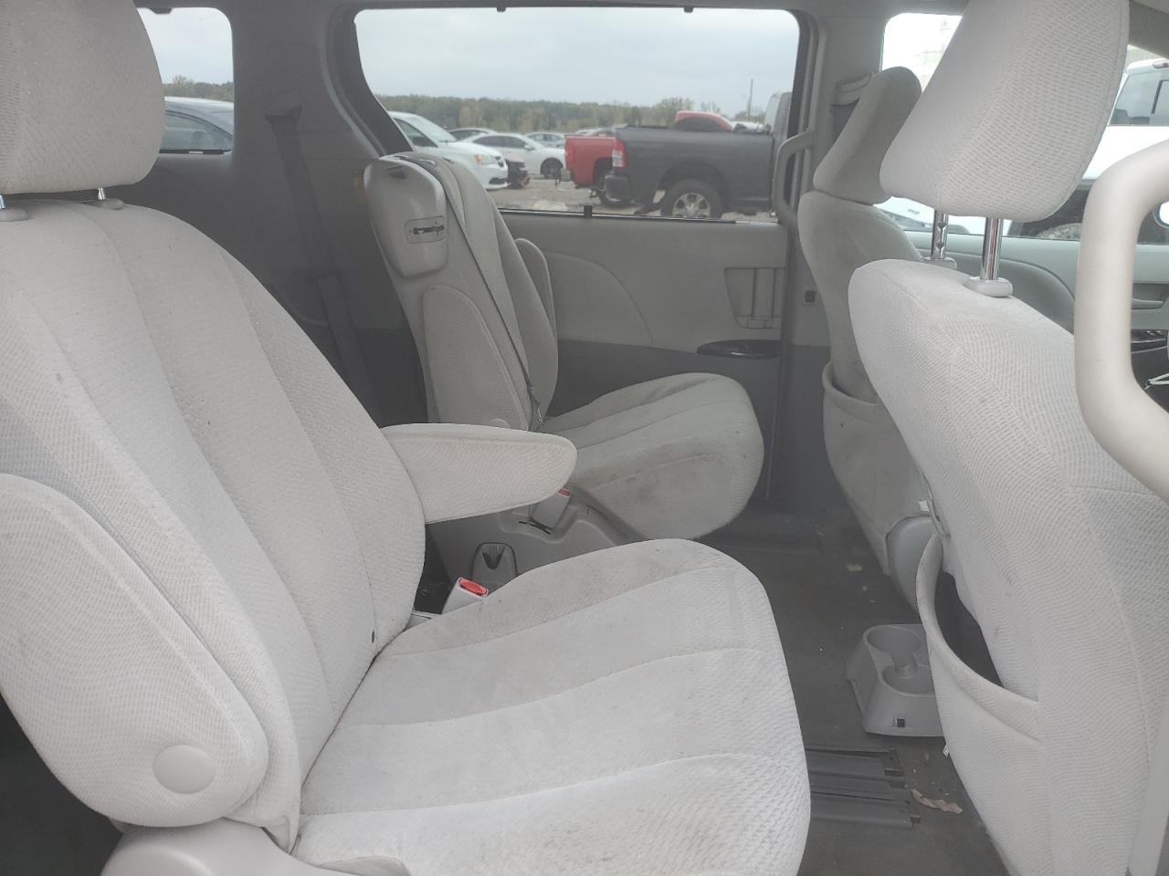 Lot #3291626240 2014 TOYOTA SIENNA LE