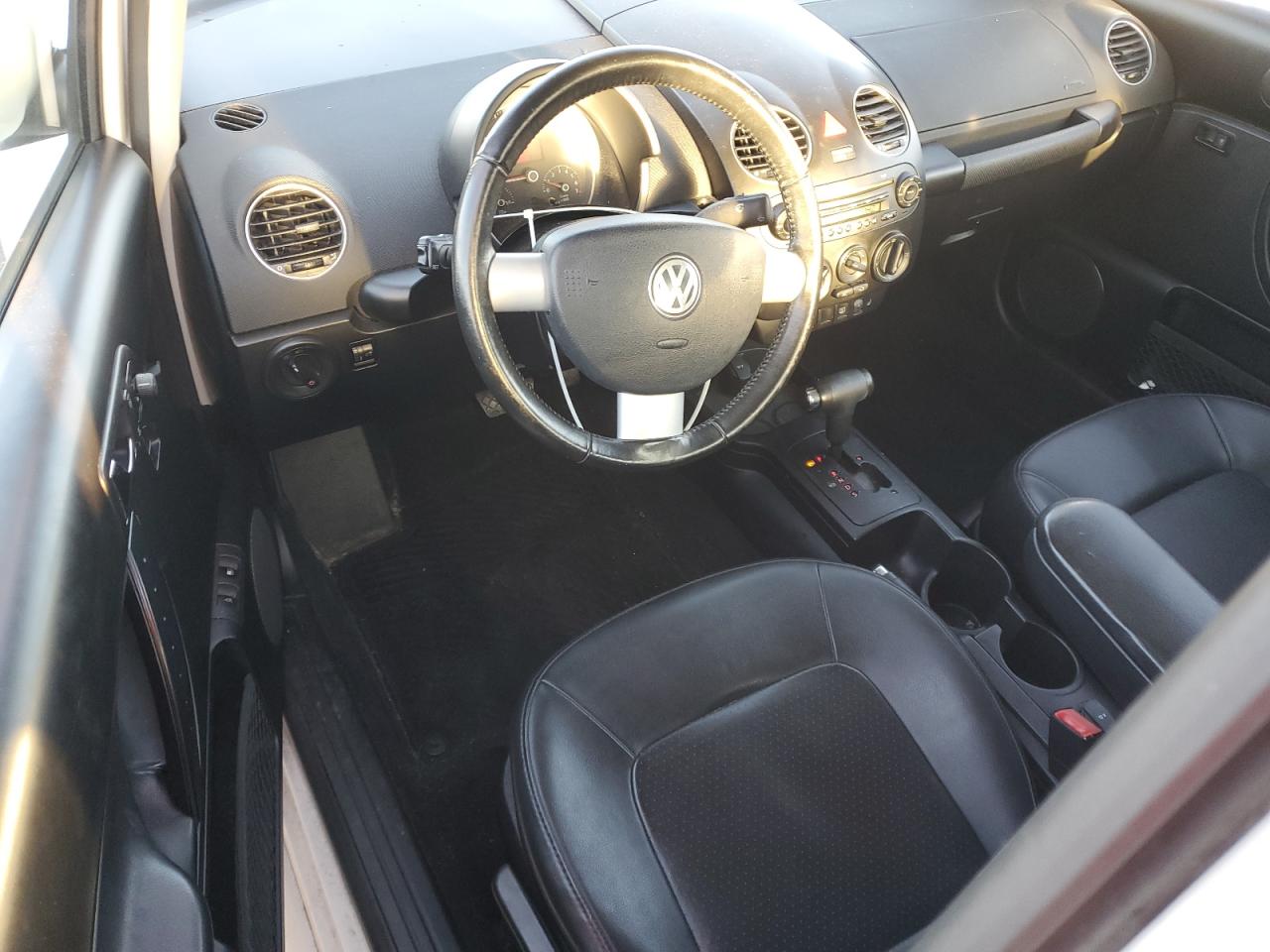 Lot #3273928784 2009 VOLKSWAGEN NEW BEETLE