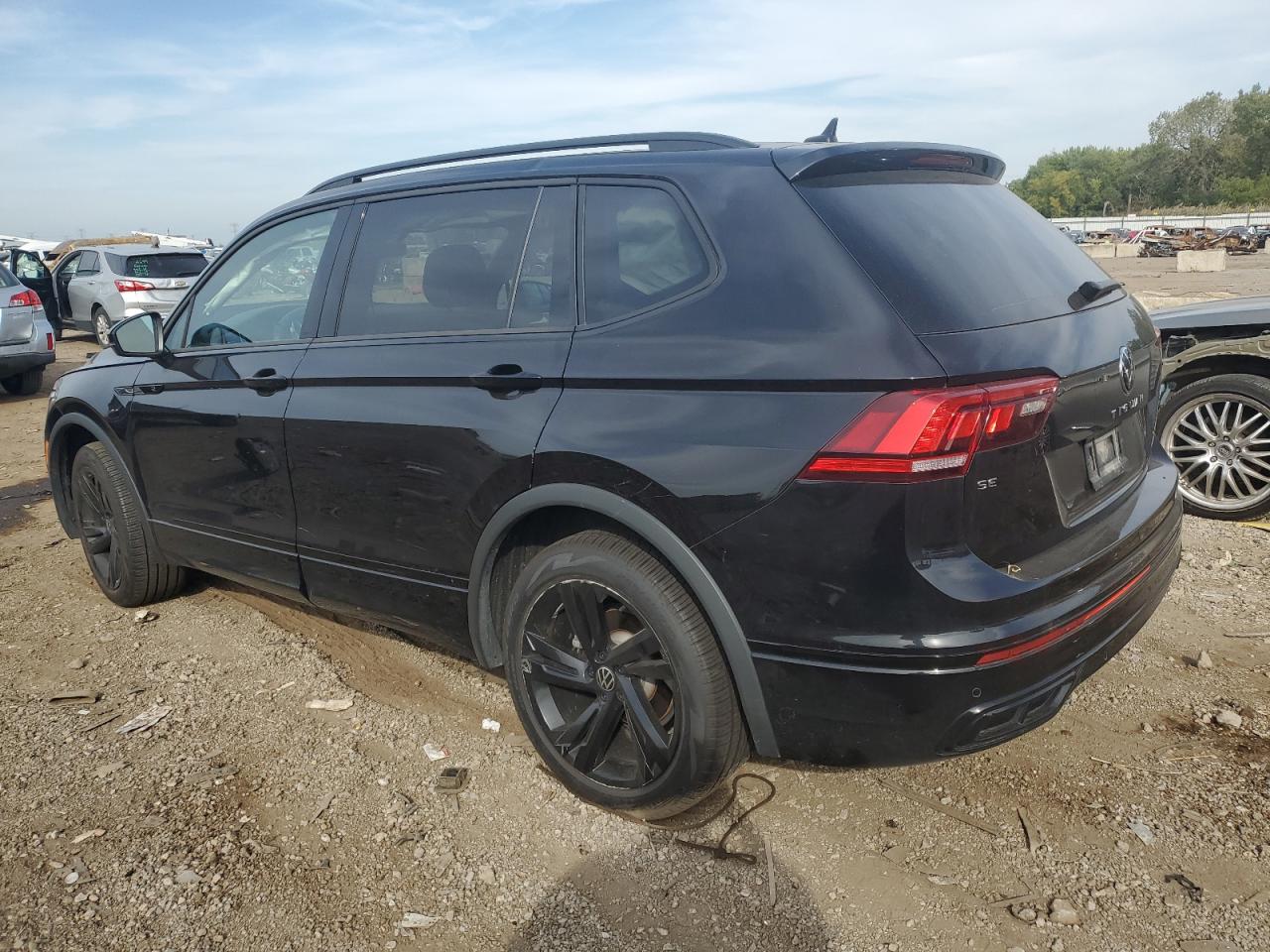 VOLKSWAGEN TIGUAN SE R-LINE BLACK