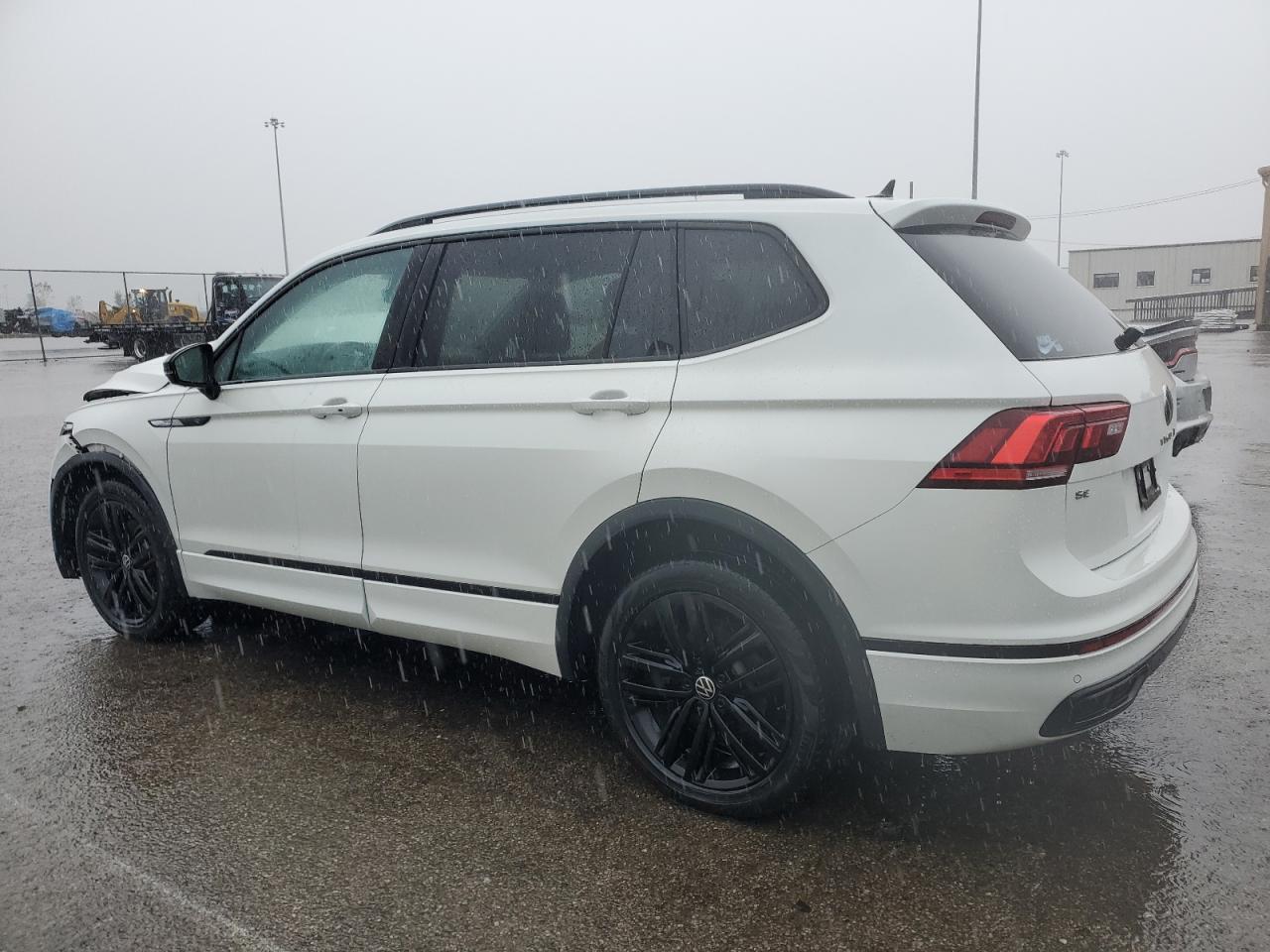 VOLKSWAGEN TIGUAN SE R-LINE BLACK