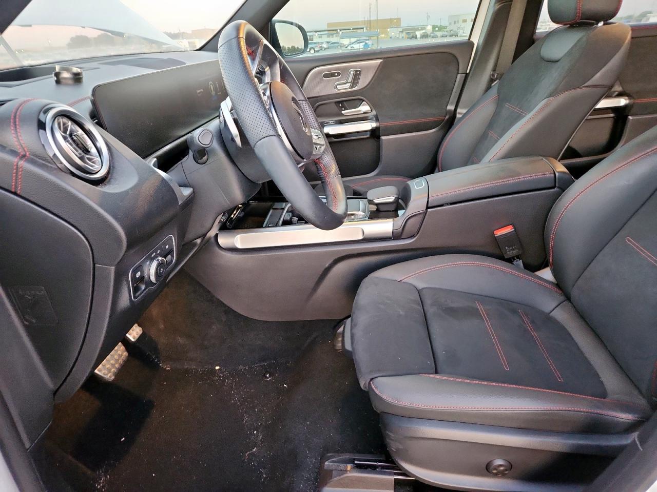 MERCEDES-BENZ EQB 300 4MATIC