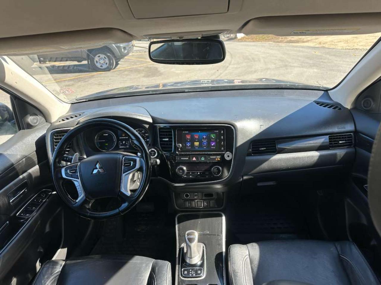 MITSUBISHI OUTLANDER SE