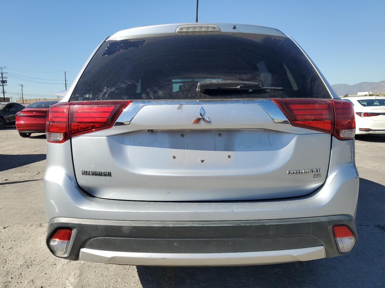 MITSUBISHI OUTLANDER SE