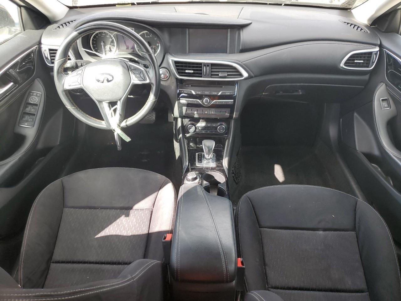 INFINITI QX30 BASE