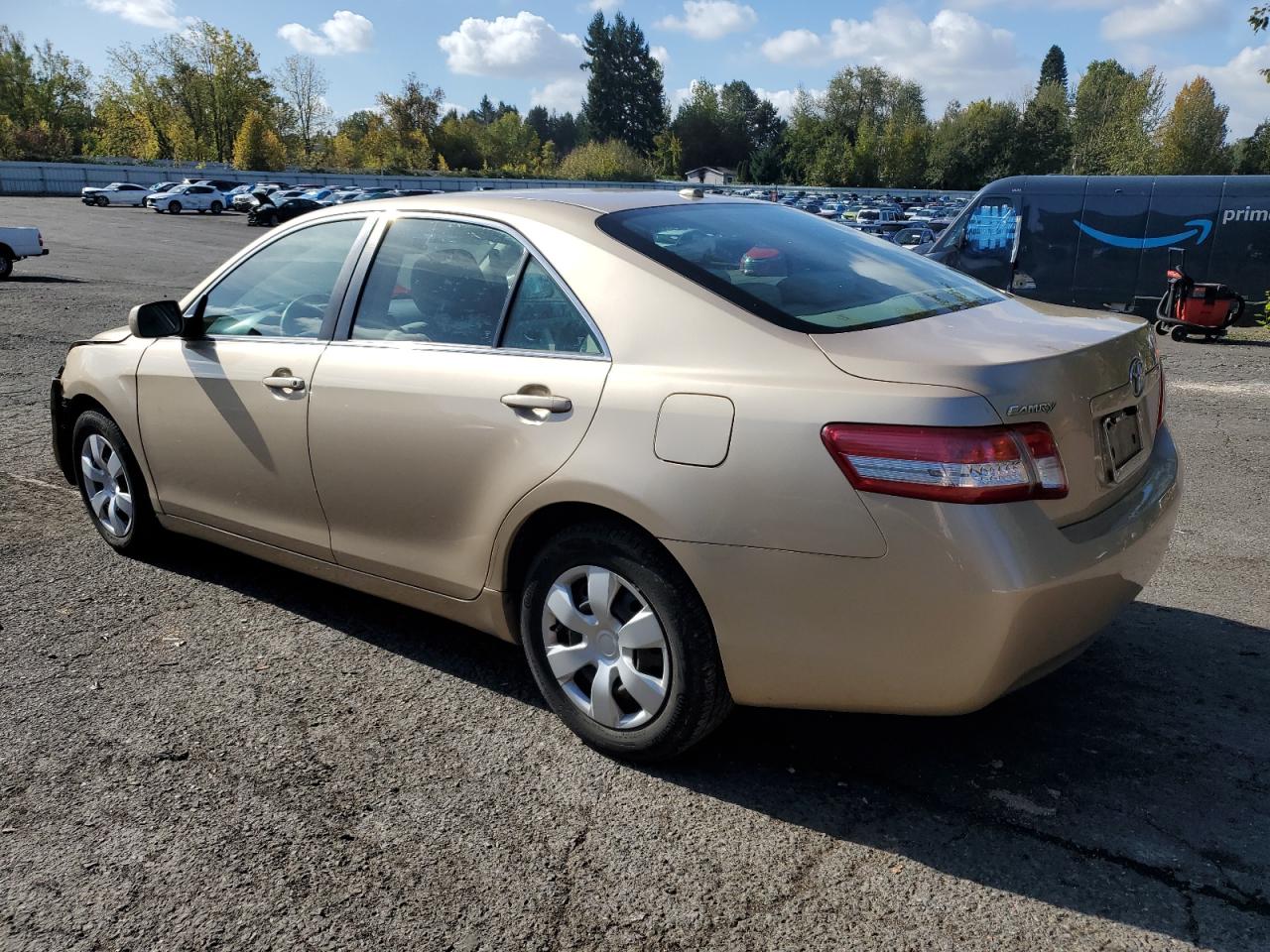 TOYOTA CAMRY BASE