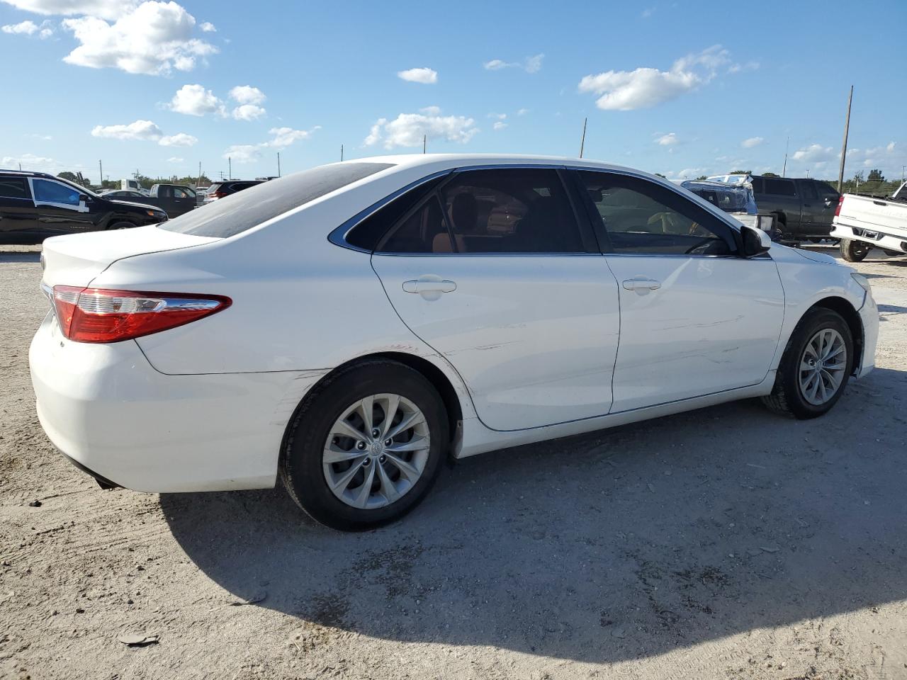 TOYOTA CAMRY LE