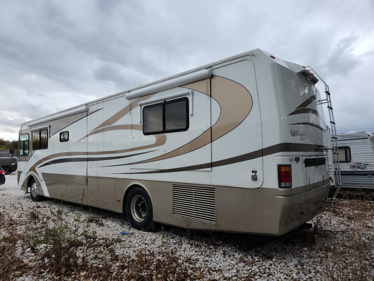 Lot #3276492193 2000 ROADMASTER MONACO