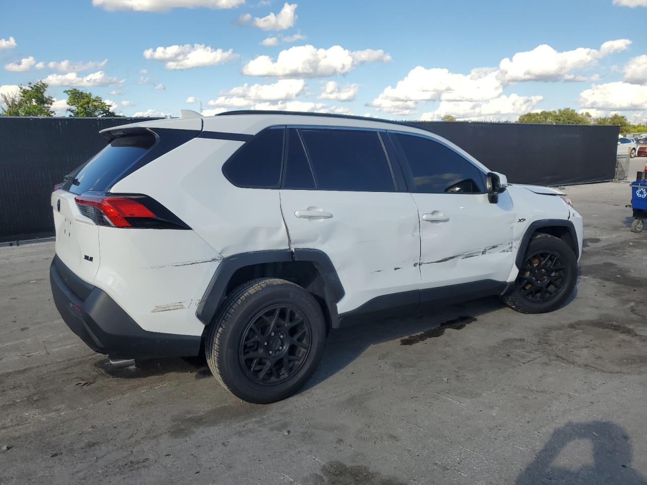 TOYOTA RAV4 XLE