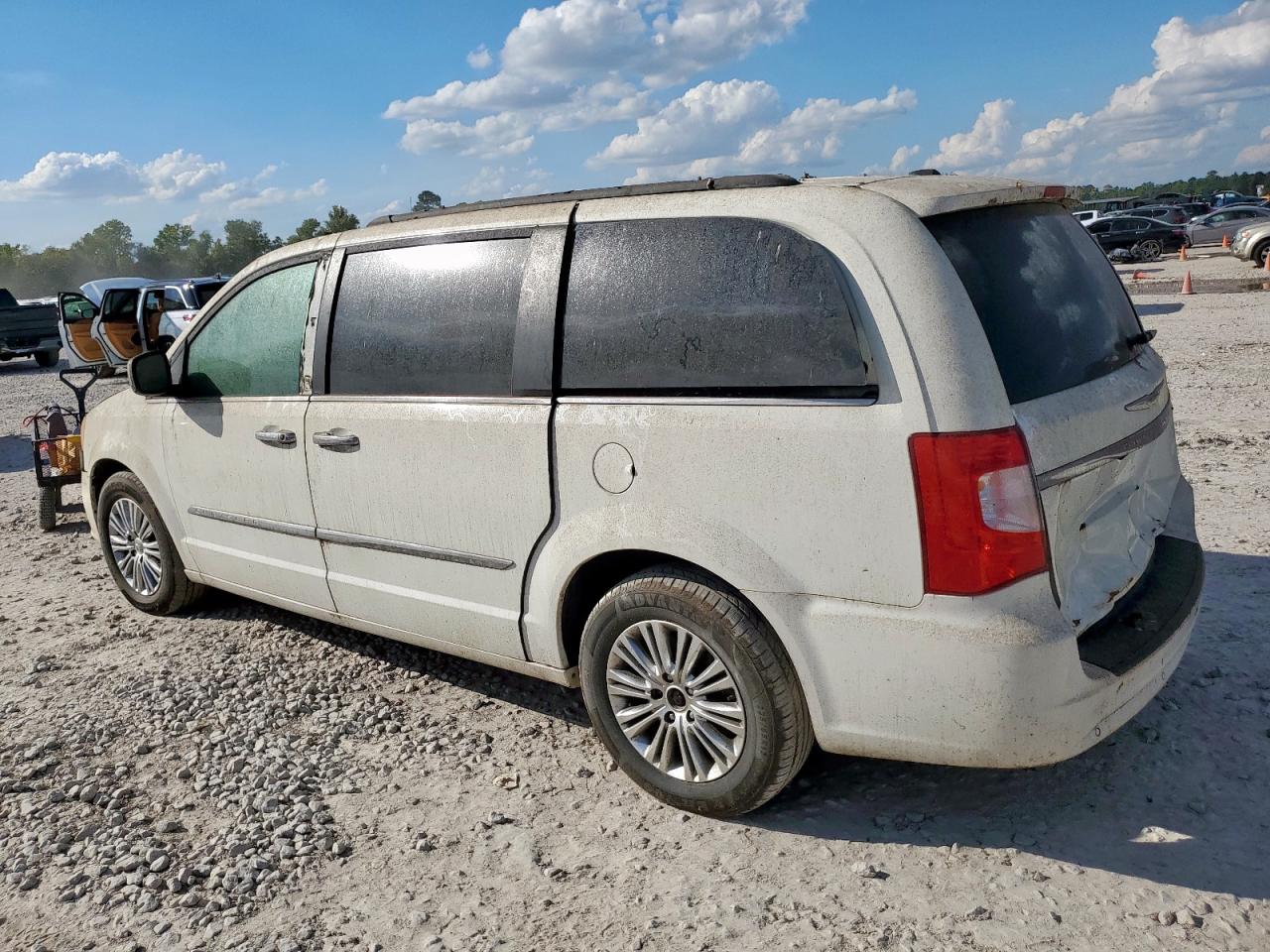 CHRYSLER TOWN & COUNTRY TOURING L