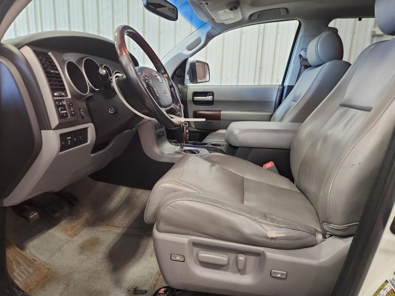 TOYOTA SEQUOIA PLATINUM