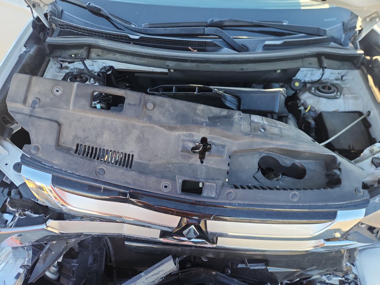 MITSUBISHI OUTLANDER SE