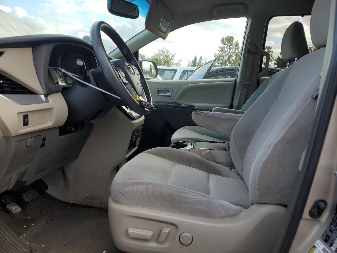 Lot #3284087606 2015 TOYOTA SIENNA LE