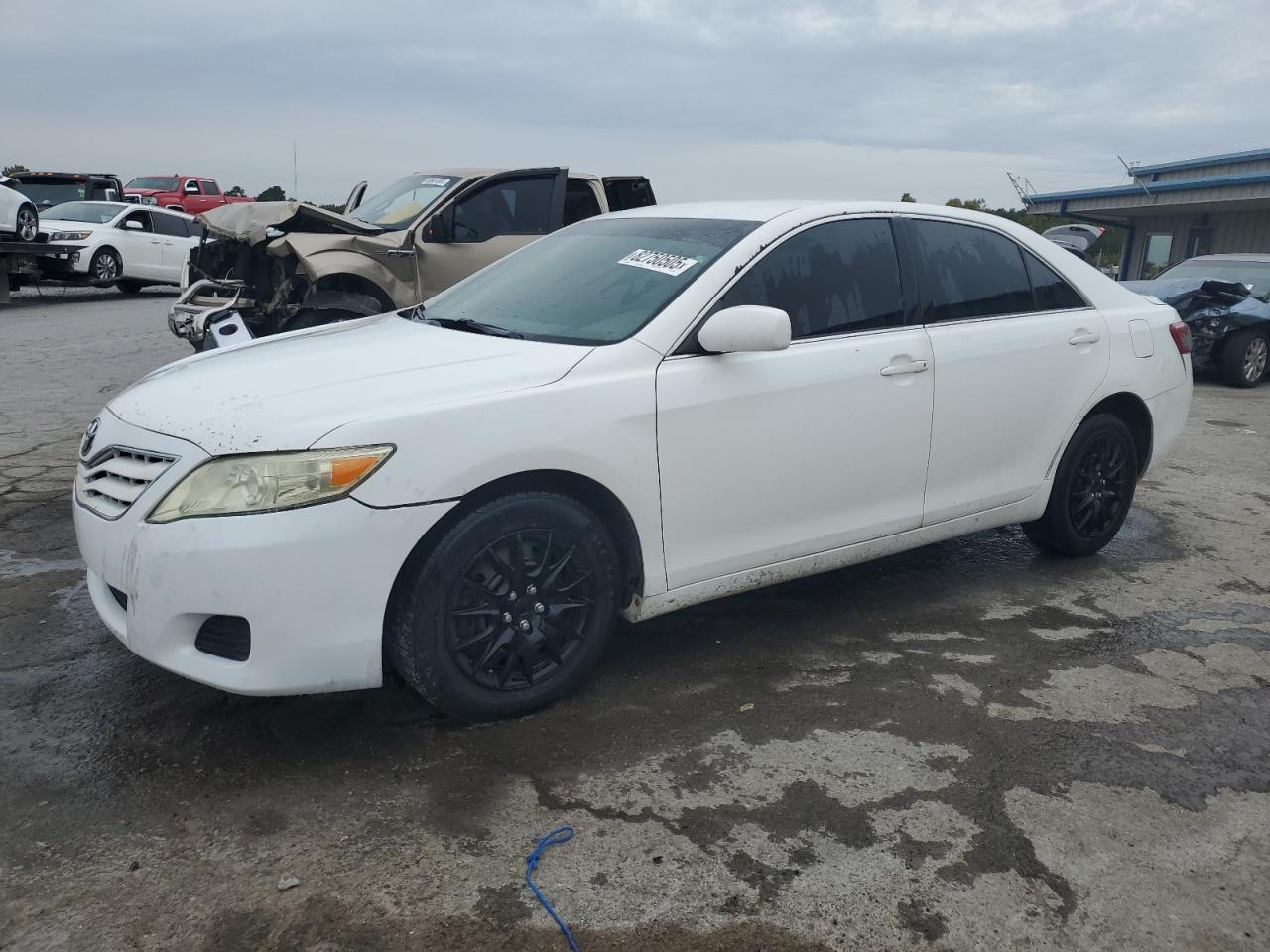 TOYOTA CAMRY BASE